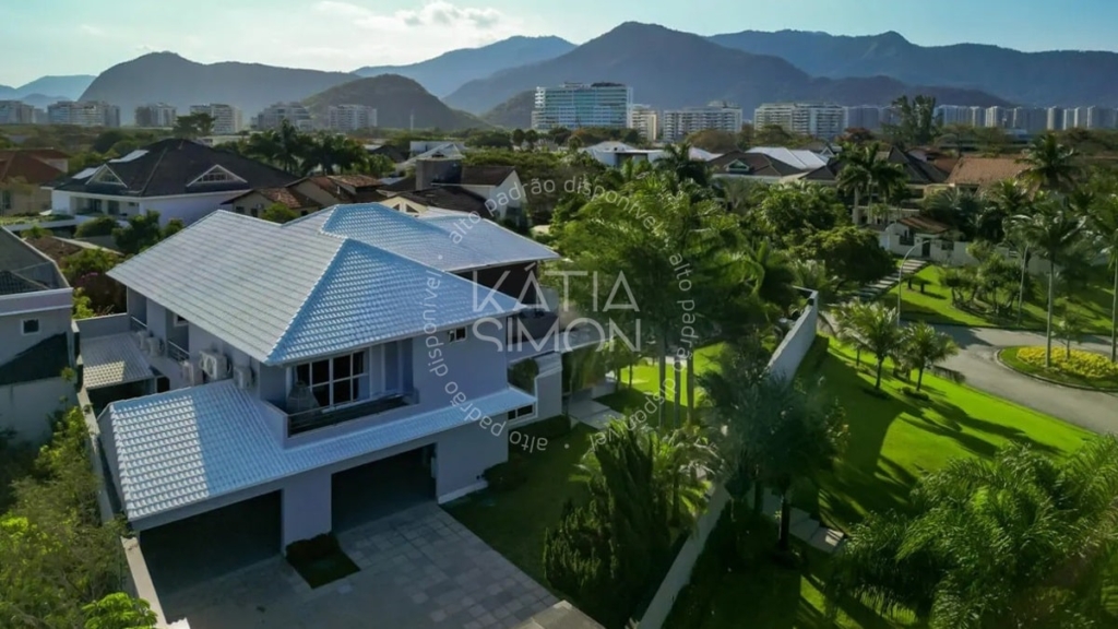Casa de Luxo à Venda de 1.096 m² no Condomínio Mansões, Barra da Tijuca, RJ – Exclusividade e Sofisticação