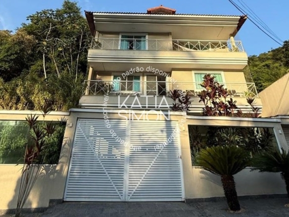 Casa de Alto Padrão no Condomínio Passaredo – 1000m² de Exclusividade na Taquara