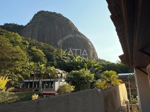 Casa de Alto Padrão no Condomínio Passaredo – 1000m² de Exclusividade na Taquara15