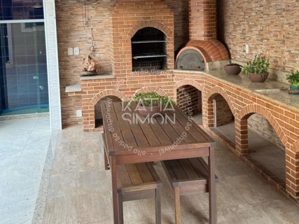 Casa de Alto Padrão no Condomínio Passaredo – 1000m² de Exclusividade na Taquara24