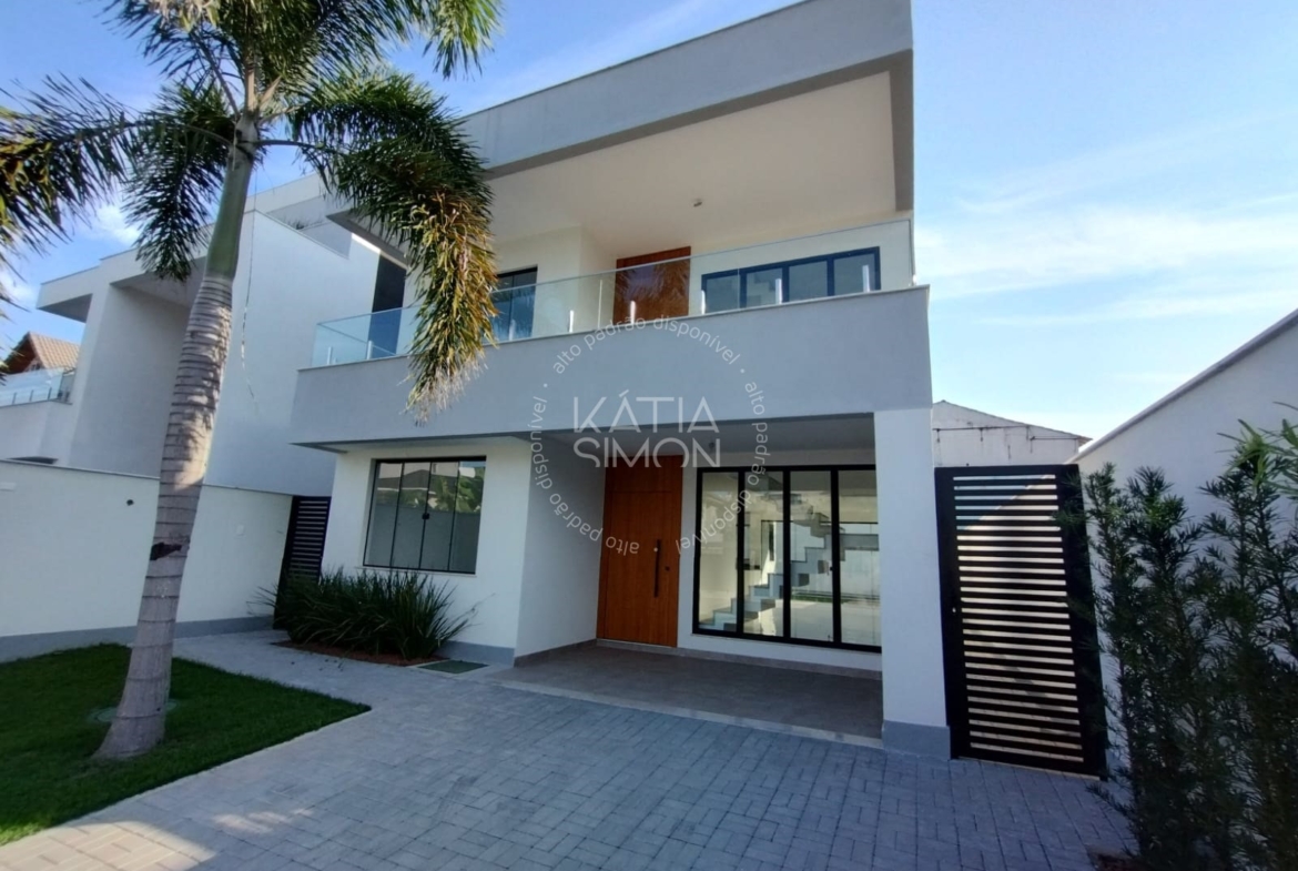 Casa de Luxo à Venda no Recreio dos Bandeirantes – 330m² com Piscina Privativa e Varanda Gourmet