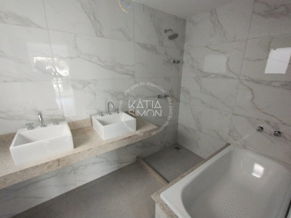 Casa de Luxo à Venda no Recreio dos Bandeirantes – 330m² com Piscina Privativa e Varanda Gourmet10