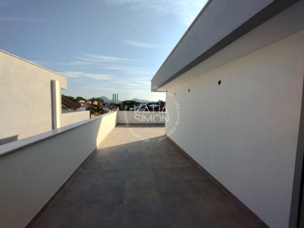 Casa de Luxo à Venda no Recreio dos Bandeirantes – 330m² com Piscina Privativa e Varanda Gourmet11